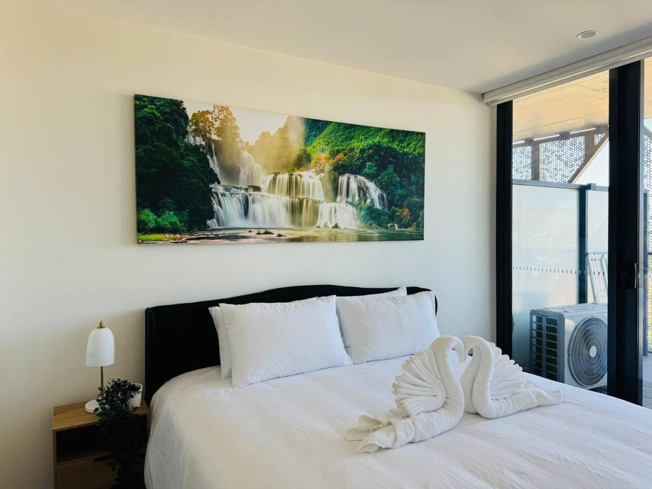 New And Modern 2br Gem In Rundle Mall