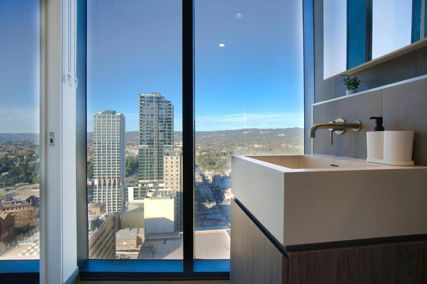 Urban Escape - 2br With Amazing Views Of Rundle Mall