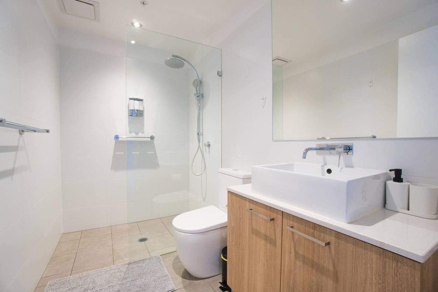 Ultimate Comfort - Modern 3br With Pool And Gym Adelaide