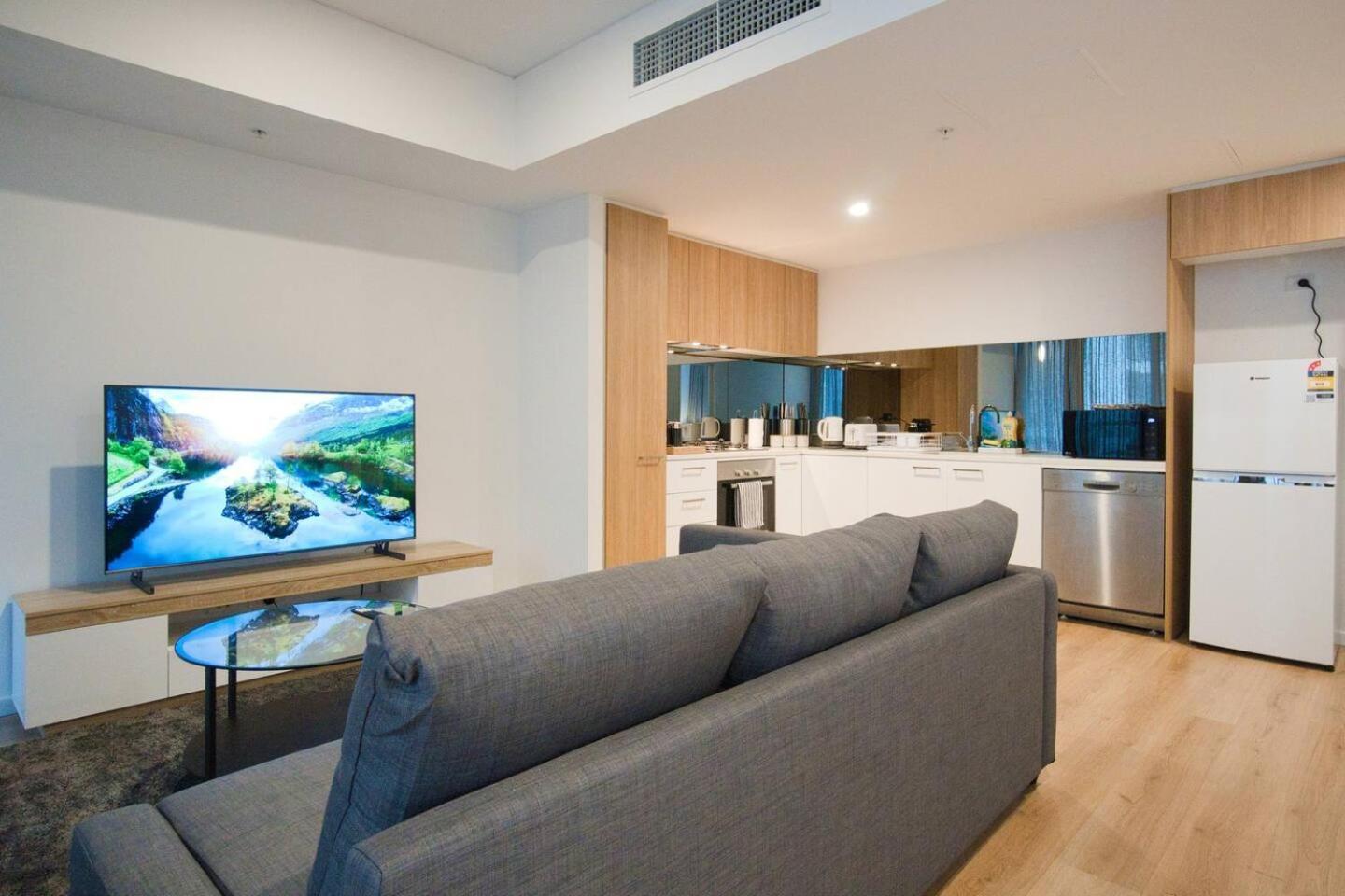 Charming Cbd Escape 1br With Pool And Gym Adelaide