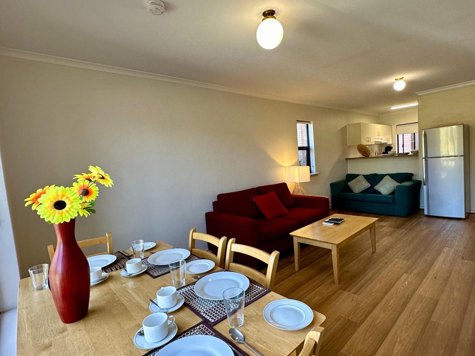 Relaxing Park View 2 Bedrooms Free Wi-fi Apartment *