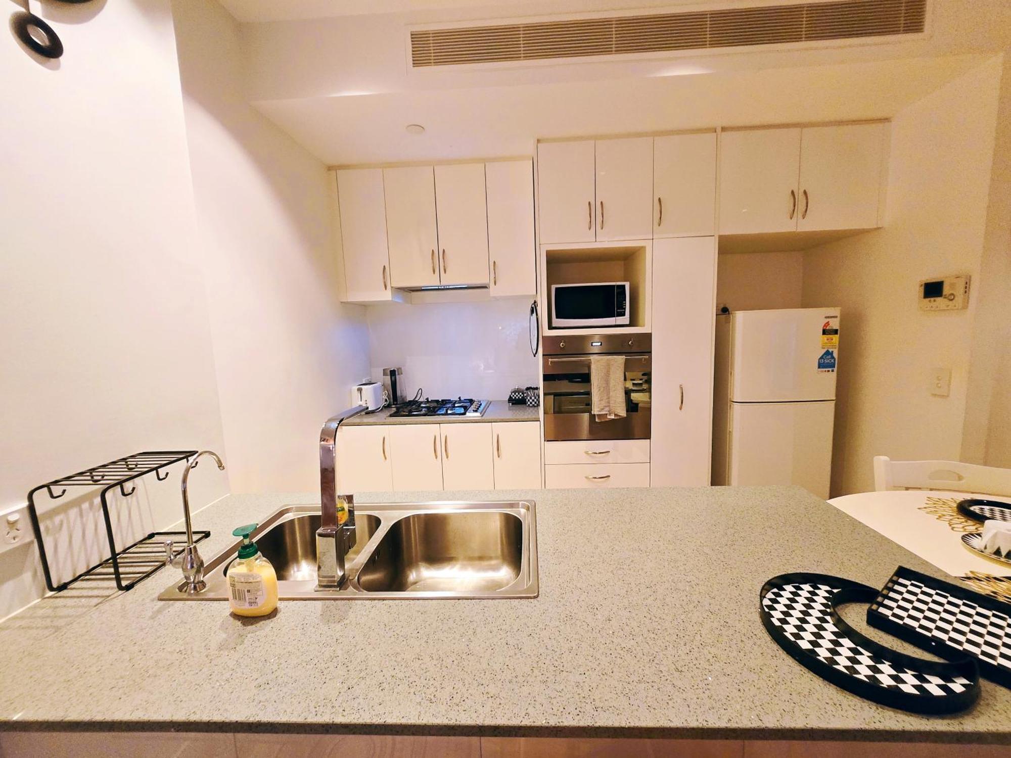 Eden - Black & White 伊甸园 - 非黑即白 Apartment Adelaide