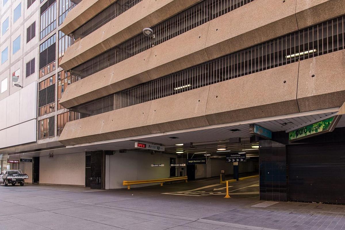 Swainson At M1 * Adelaide