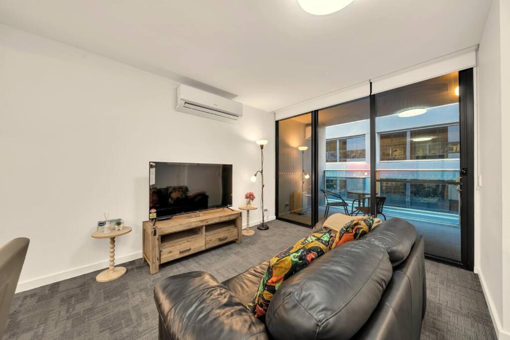 2 Bedrooms In Cbd With Balcony Apartment *