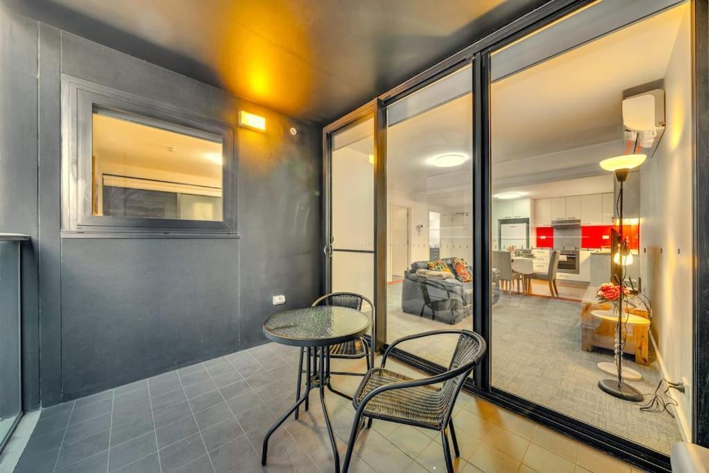 Apartment 2 Bedrooms In Cbd With Balcony *