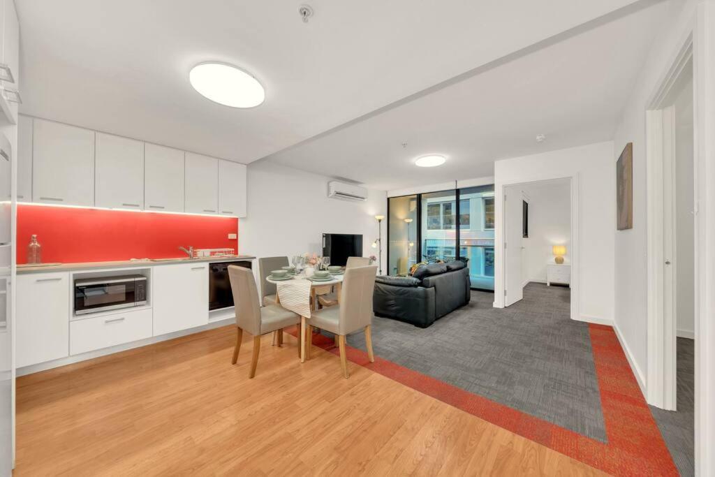 Apartment 2 Bedrooms In Cbd With Balcony *