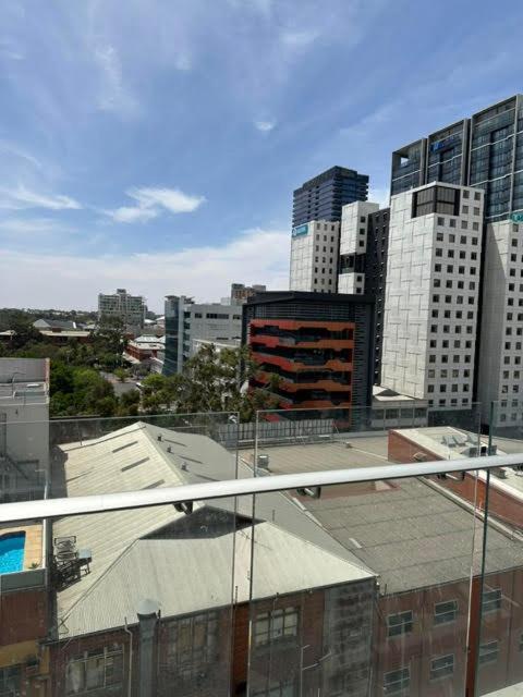 Modern One Bedroom At Morphett Street Apartamento *