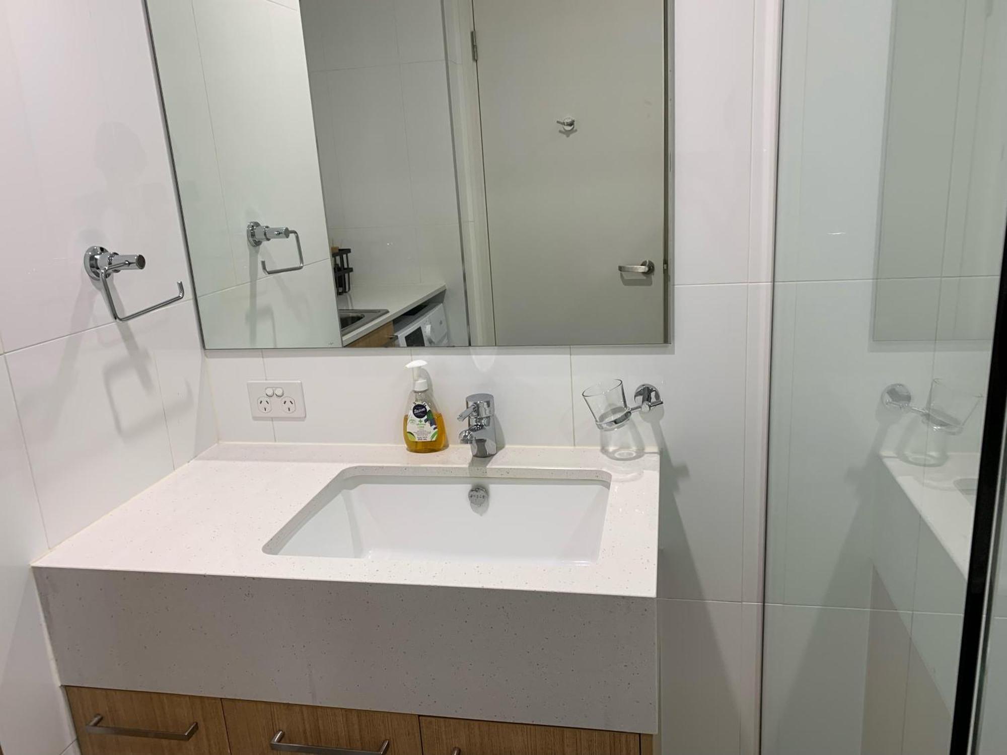 Modern One Bedroom At Morphett Street Apartamento *