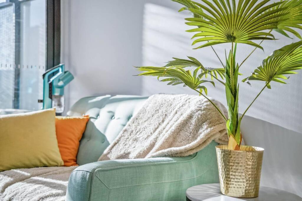 One Bedroom In The Heart Of Cbd * Adelaide