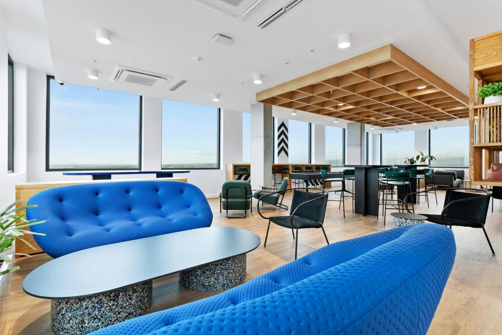 Comfy At Switch Living In The Centre Of Apartment *