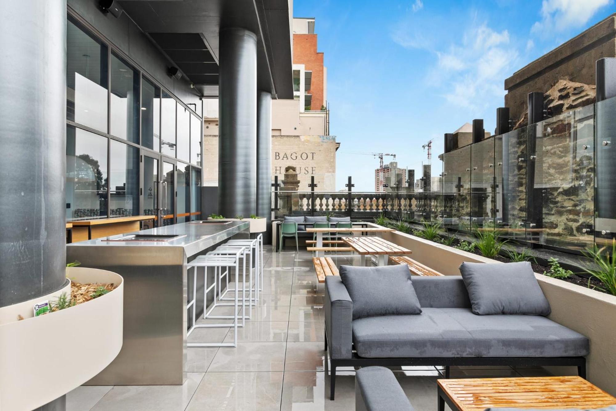 Comfy At Switch Living In The Centre Of Adelaide