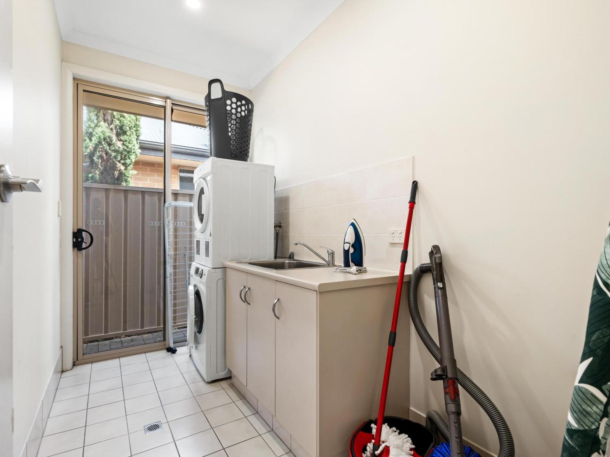 No Stairs, Big House, Garage Richmond 1 Holiday home *