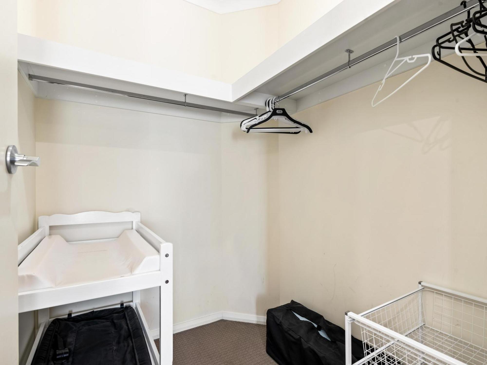 No Stairs, Big House, Garage Richmond 1 Holiday home