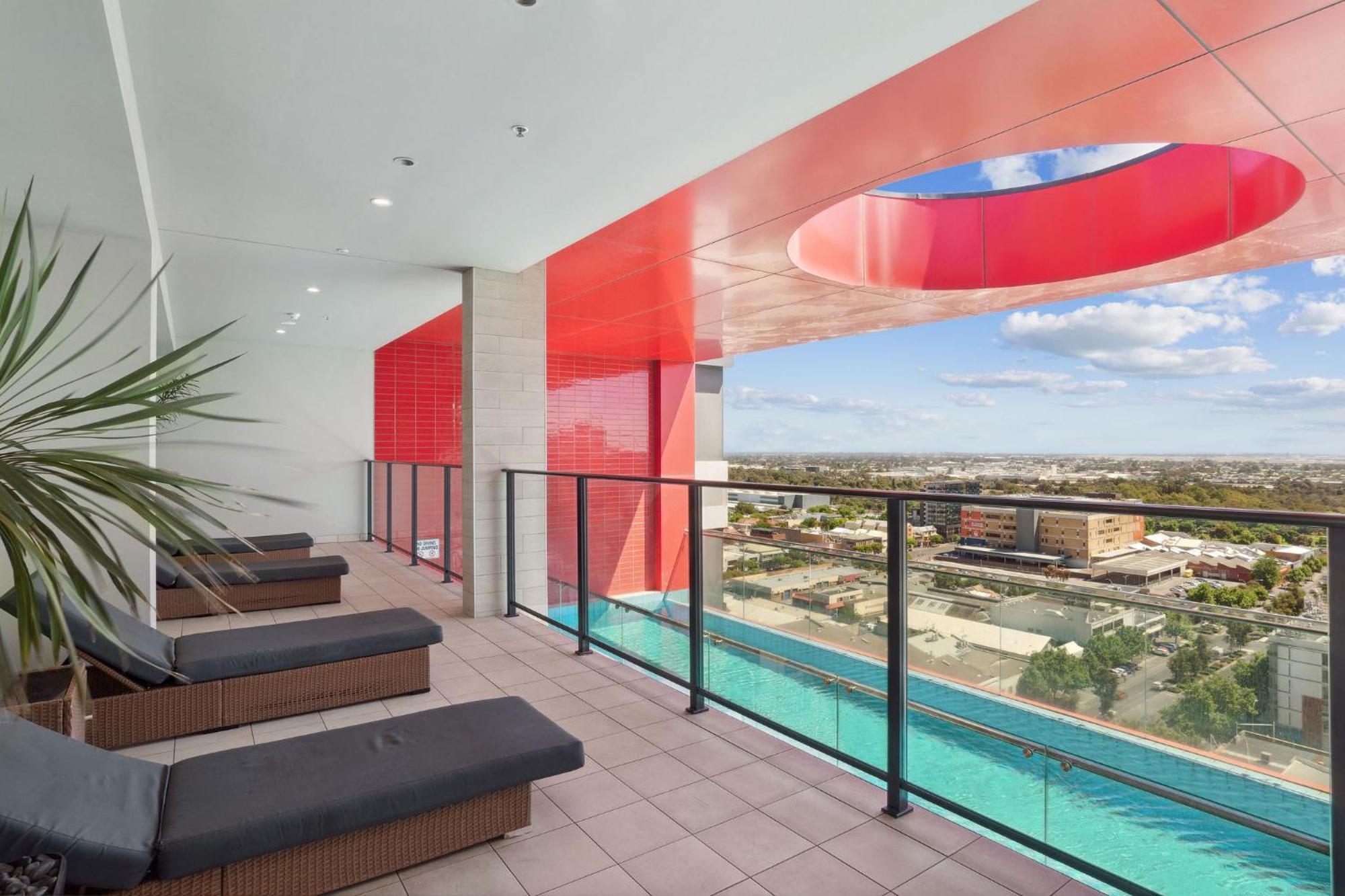 Blue Pool Escape Stunning Views Adelaide