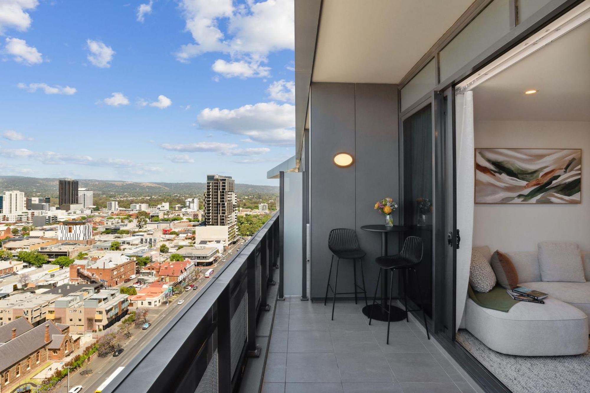 Blue Pool Escape Stunning Views Apartment Adelaide
