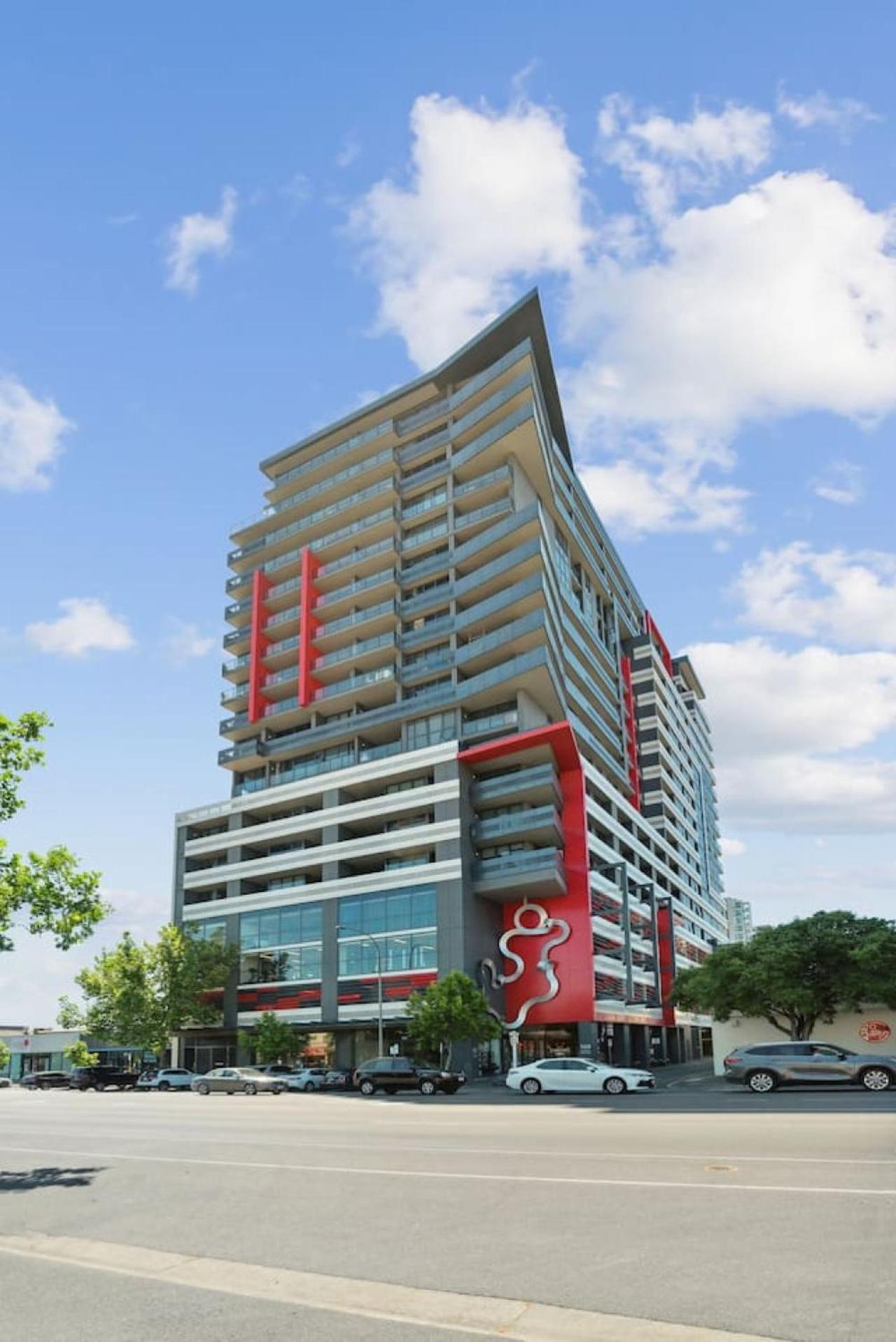 Blue Pool Escape Stunning Views Apartment Adelaide