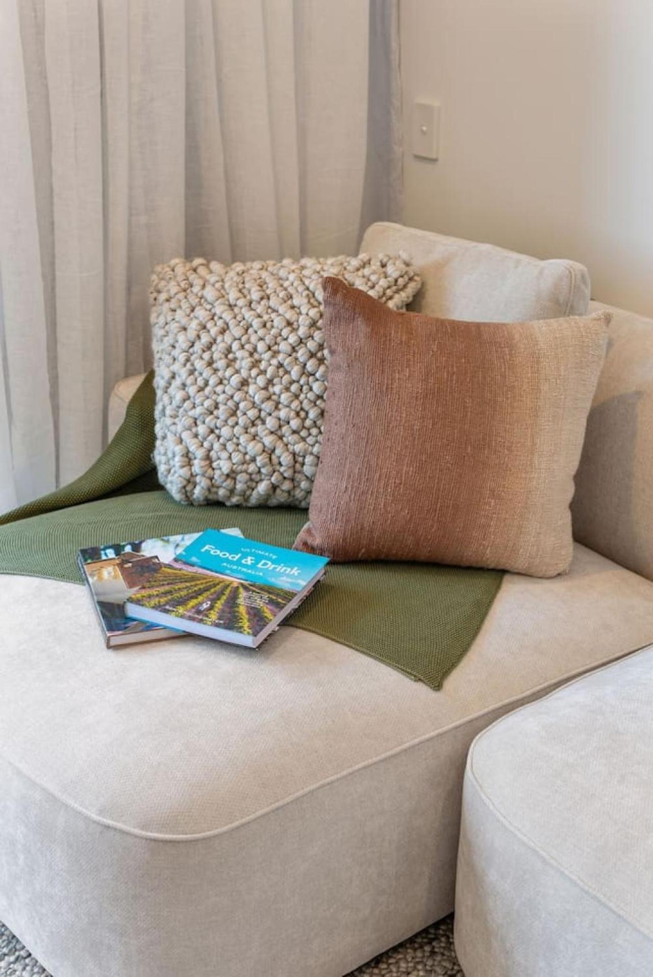 Blue Pool Escape Stunning Views Apartment Adelaide