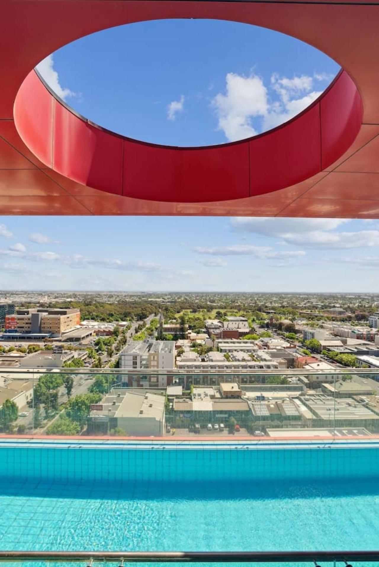 Blue Pool Escape Stunning Views Apartment Adelaide