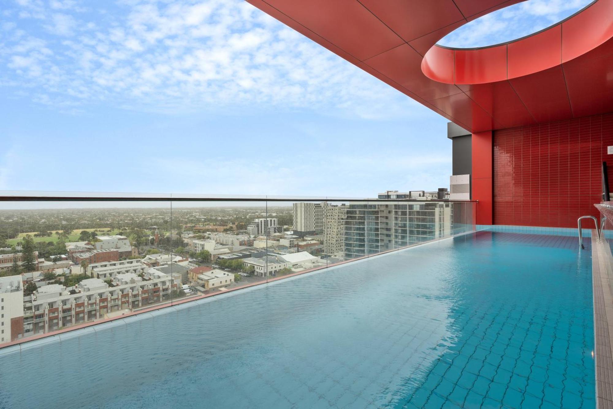 Apartment View Pool Gym Free Park Adelaide