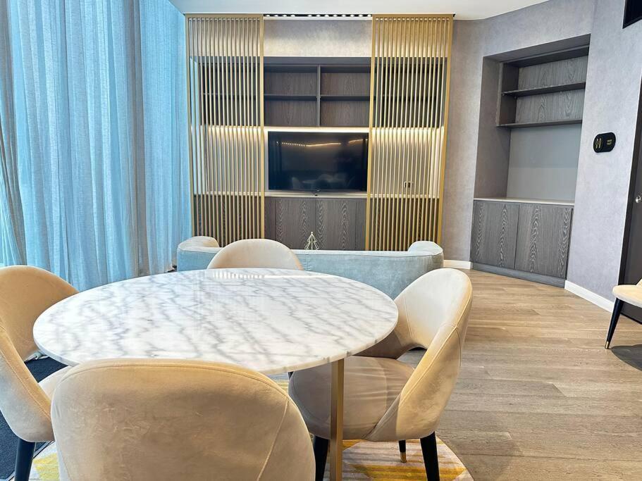 2 Bedroom Ap In The Heart Of Cbd