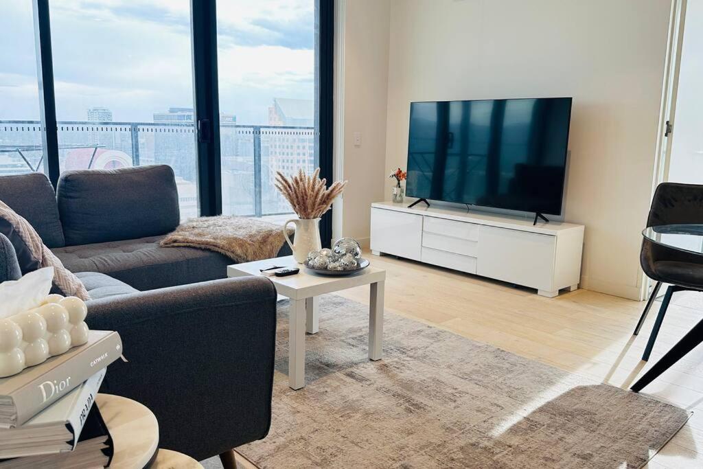 2 Bedroom Ap In The Heart Of Cbd Apartment Adelaide