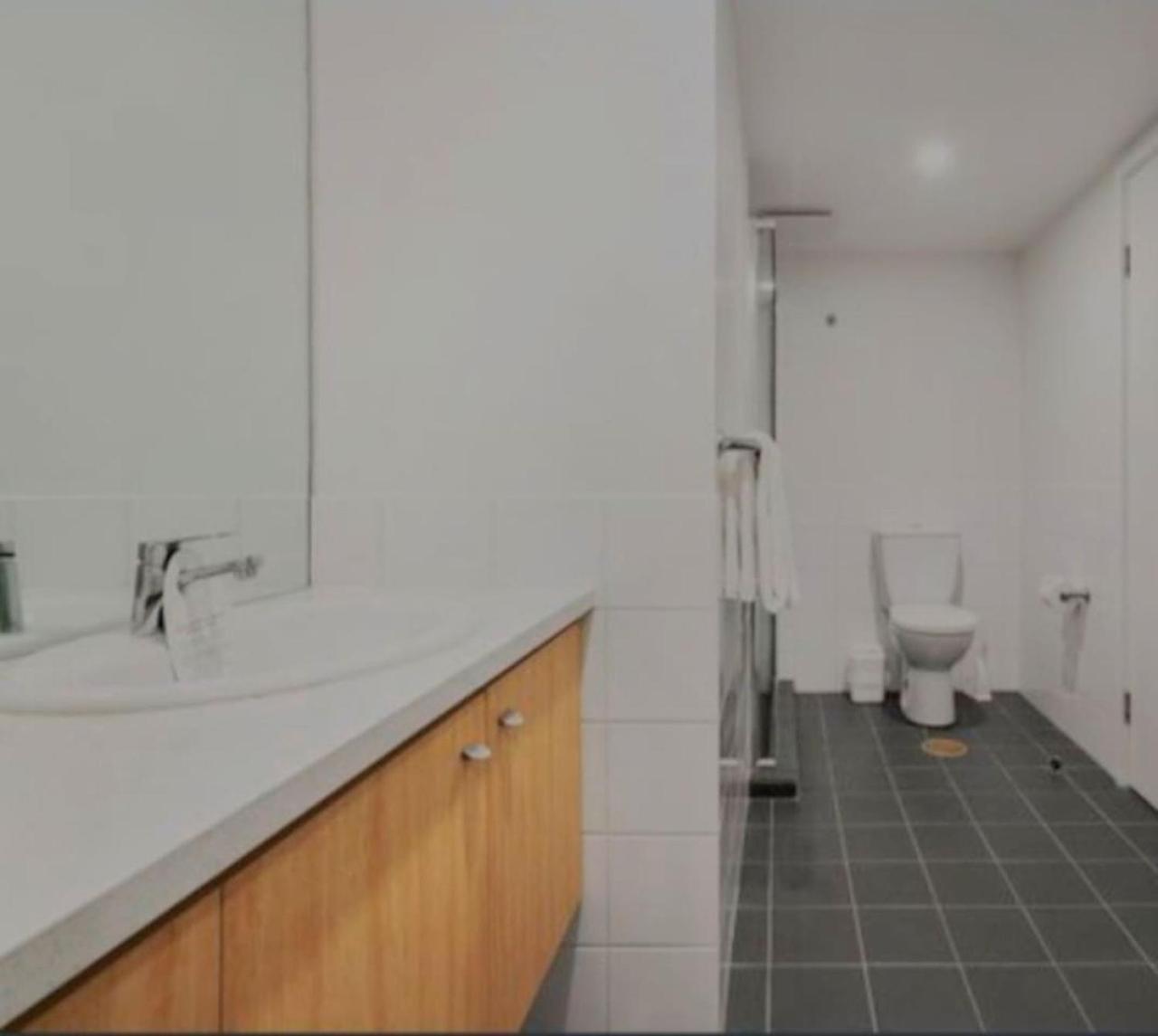 Affordable & Cozy Cbd Getaway With Free Wine!!