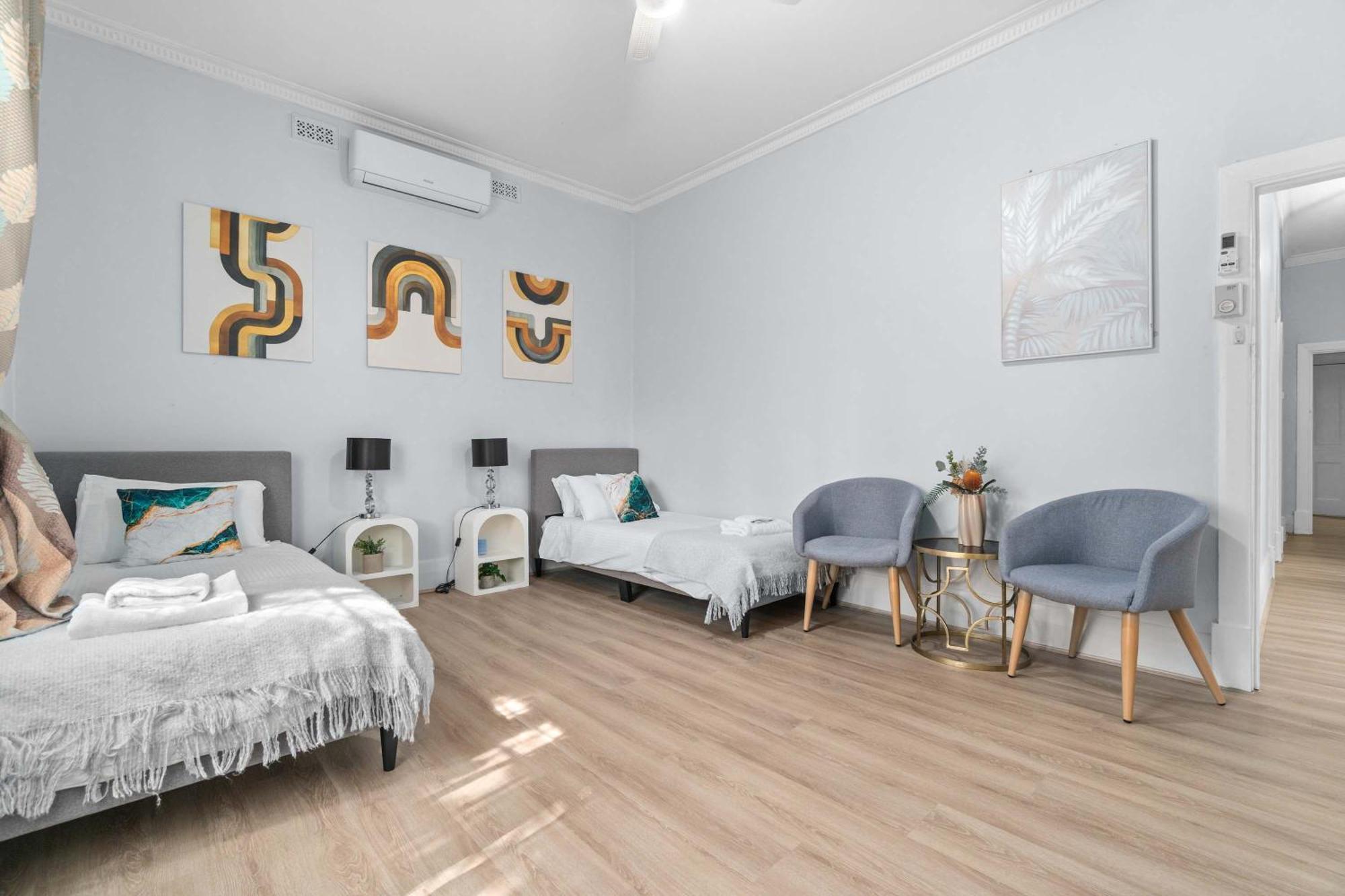 The Newly Renovated - Maylands Vacation Holiday home *