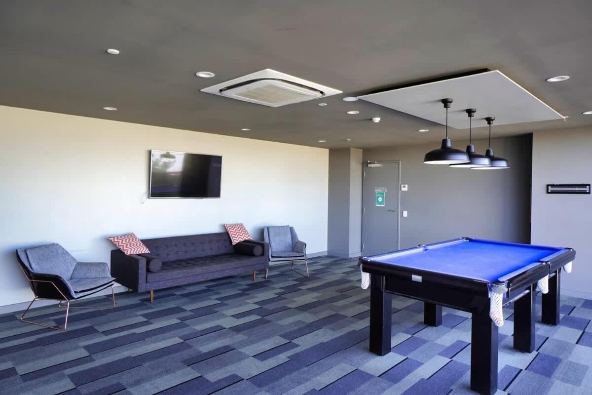 Modern 2 Bedroom - Cbd * Adelaide