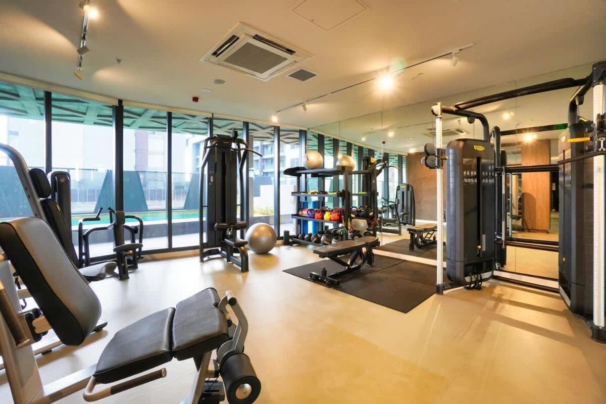 Apartment King Bed Luxury Cbd Coastal With Amazing Views, Spa, Gym, Bbq, Steam & Sauna *