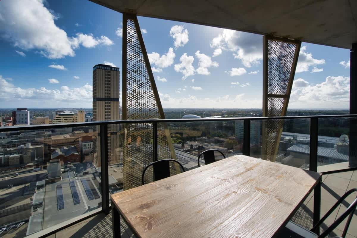 King Bed Luxury Cbd Coastal With Amazing Views, Spa, Gym, Bbq, Steam & Sauna * Adelaide
