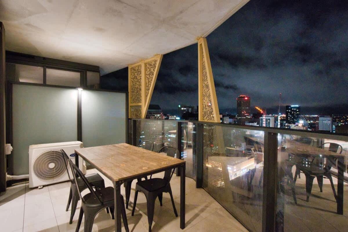 King Bed Luxury Cbd Coastal With Amazing Views, Spa, Gym, Bbq, Steam & Sauna