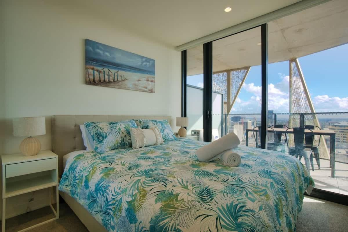 King Bed Luxury Cbd Coastal With Amazing Views, Spa, Gym, Bbq, Steam & Sauna Apartment
