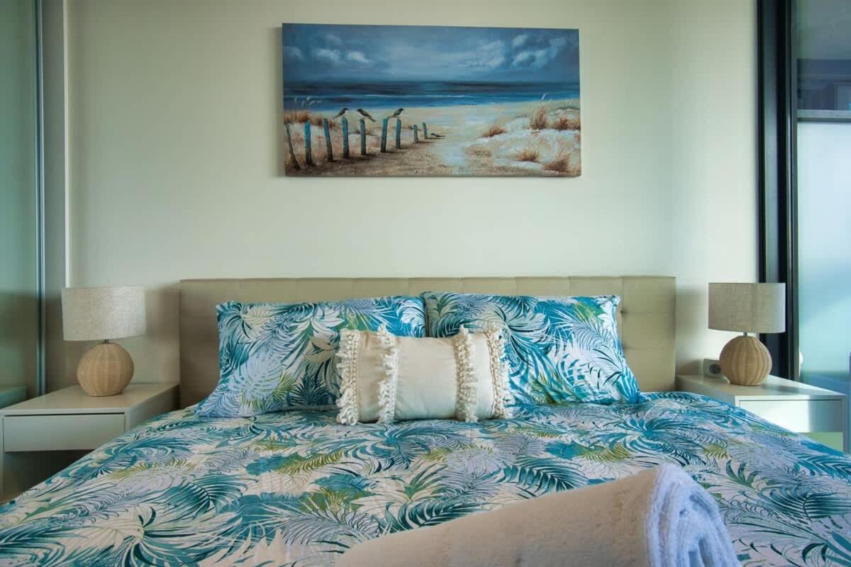 Apartment King Bed Luxury Cbd Coastal With Amazing Views, Spa, Gym, Bbq, Steam & Sauna