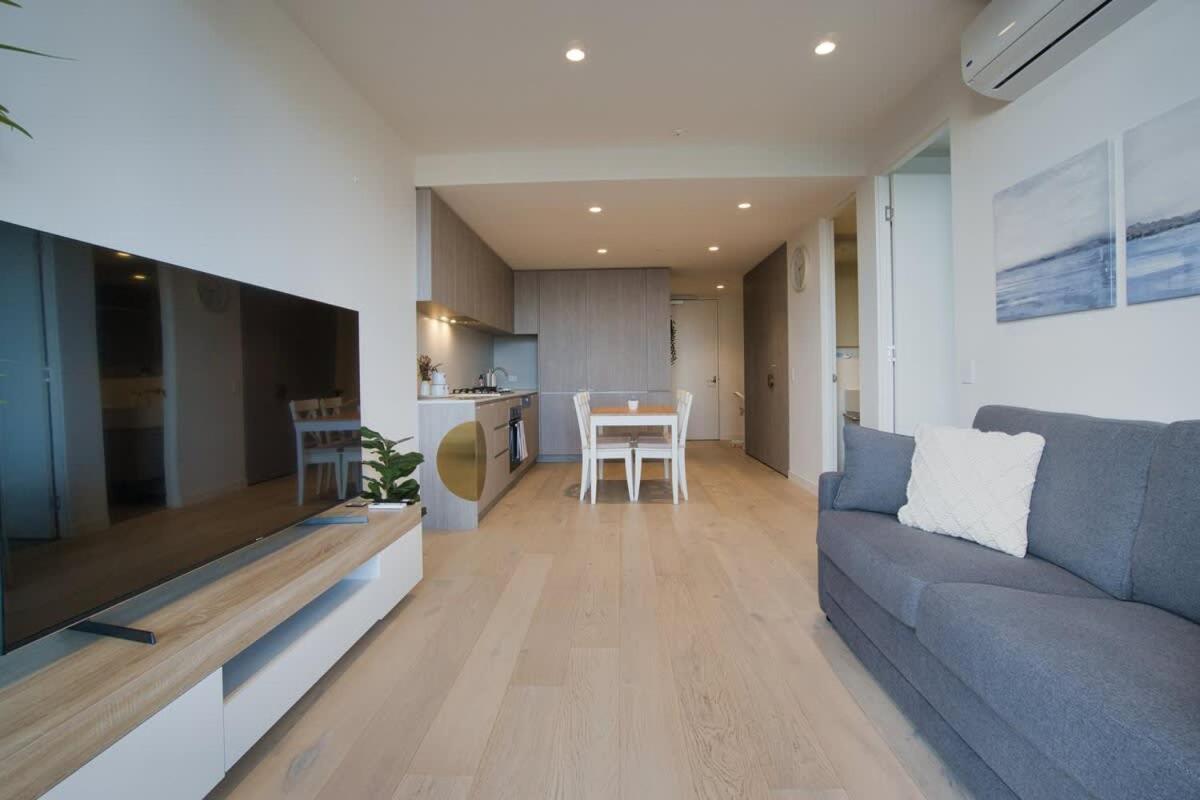 Apartment King Bed Luxury Cbd Coastal With Amazing Views, Spa, Gym, Bbq, Steam & Sauna Adelaide