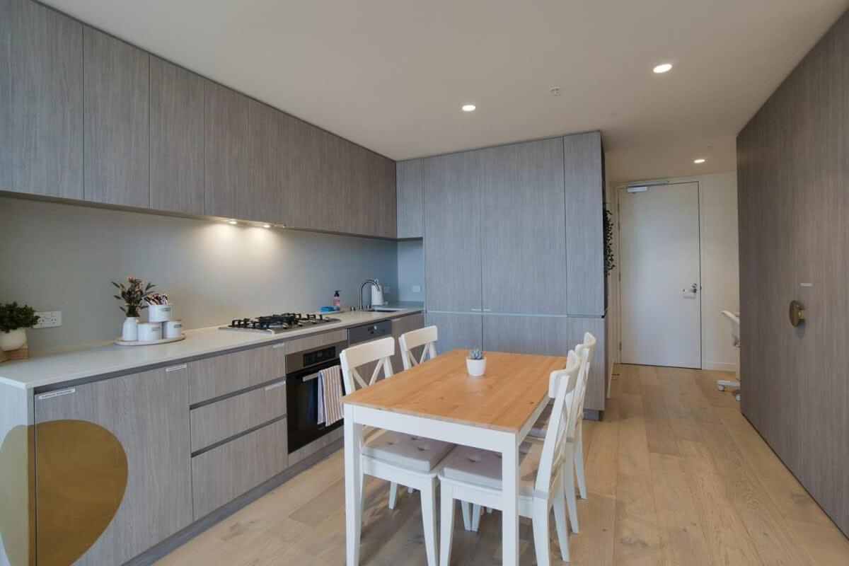 King Bed Luxury Cbd Coastal With Amazing Views, Spa, Gym, Bbq, Steam & Sauna * Adelaide