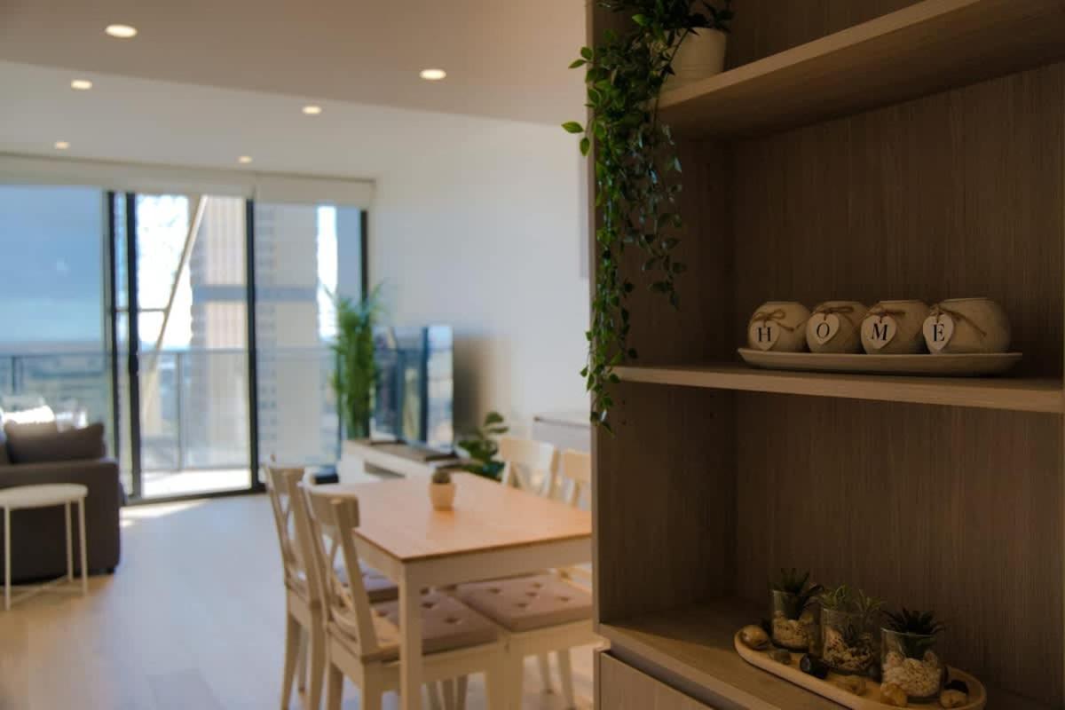 Apartment King Bed Luxury Cbd Coastal With Amazing Views, Spa, Gym, Bbq, Steam & Sauna
