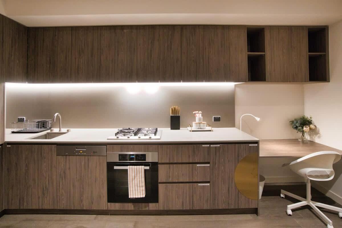 Queen Bed Luxury Parisian Paradise With Amazing Views & Gym Apartamento Adelaide