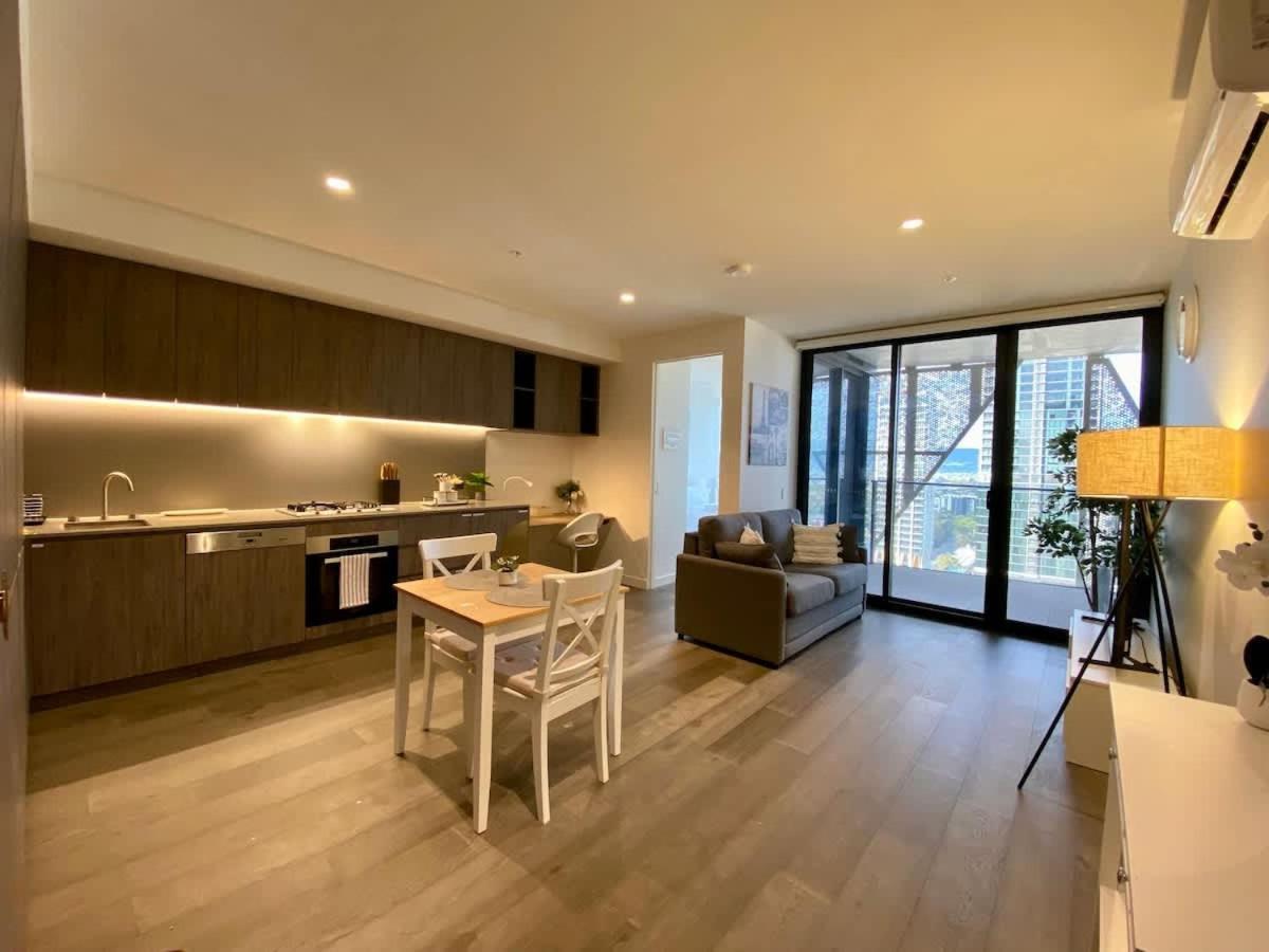 Queen Bed Luxury Parisian Paradise With Amazing Views & Gym Apartamento *