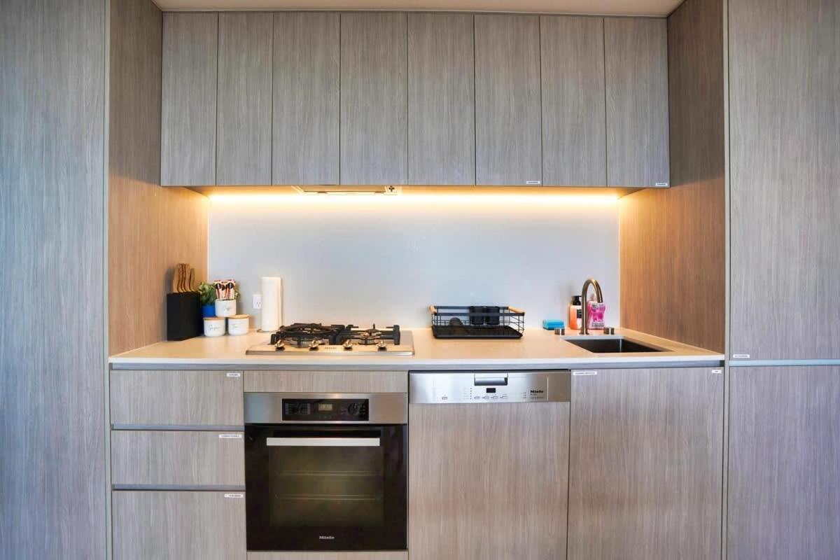 Apartment Nintendo Theme-adelaide Cbd-king Bed-gym-bbq *