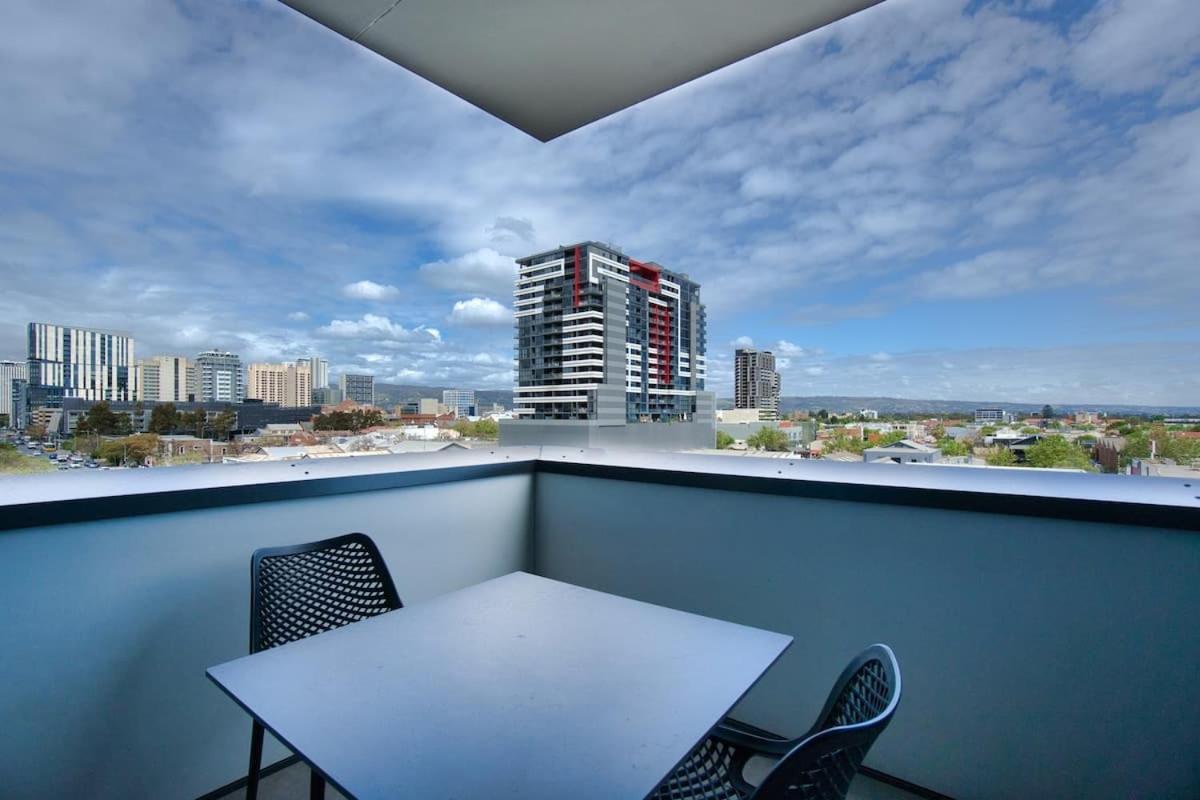 Stylish 1 Bedroom Cbd Apt-pool-gym-sauna-steam