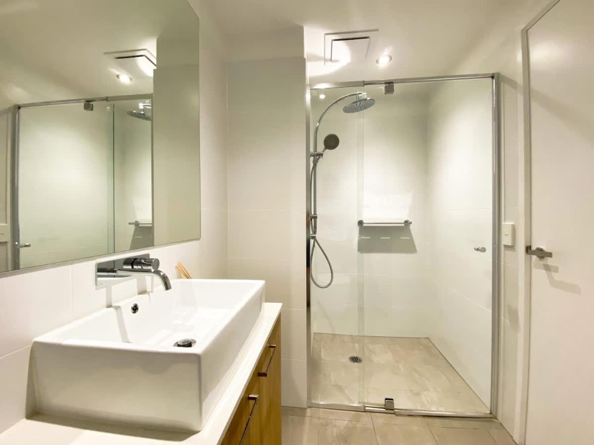 Modern 2br In Cbd With Pool-gym-bbq Apartment *
