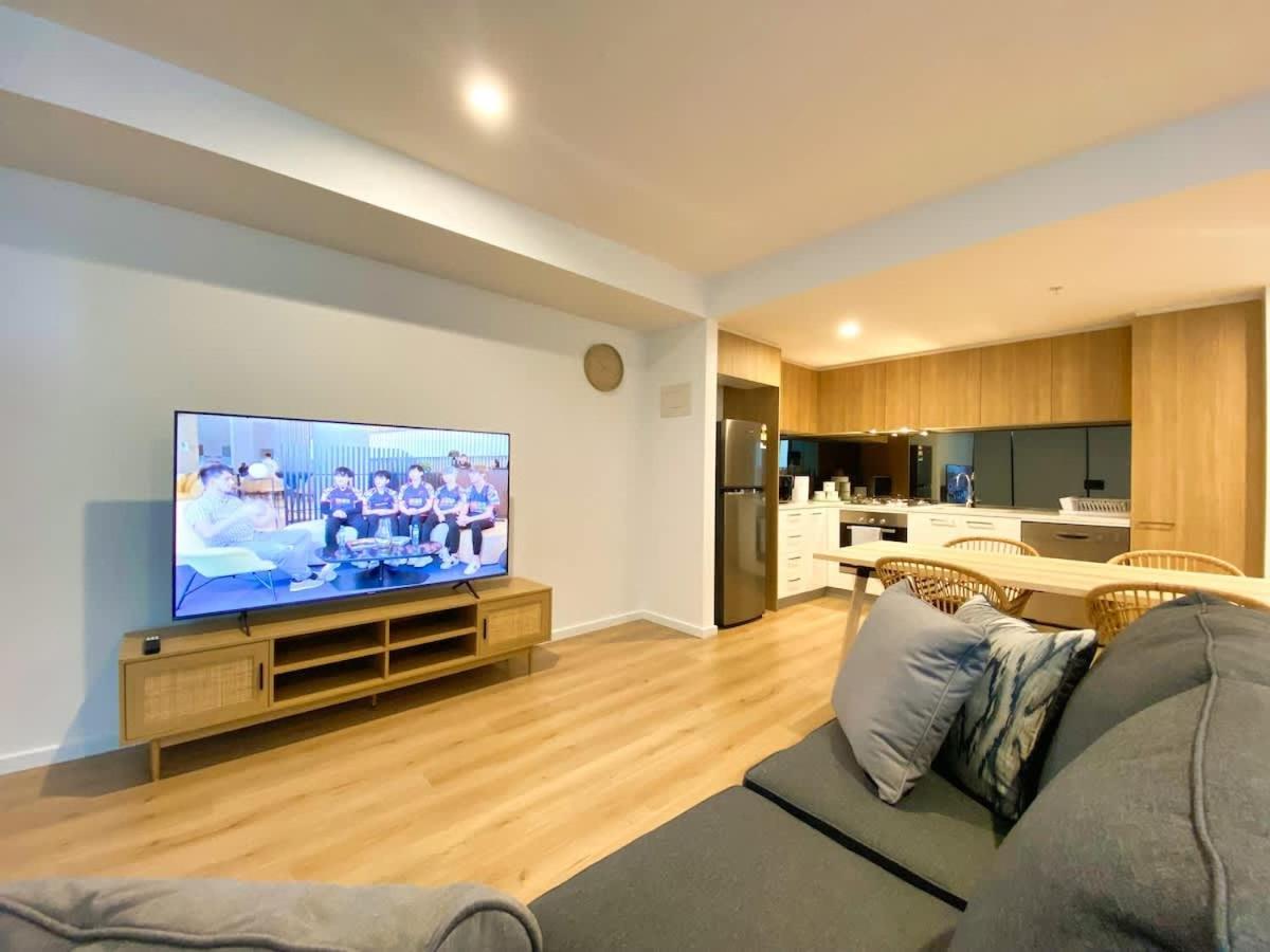 Modern 2br In Cbd With Pool-gym-bbq Apartment