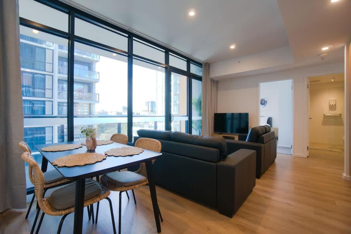 Contemporary 3br Paradise On Franklin Street Apartment
