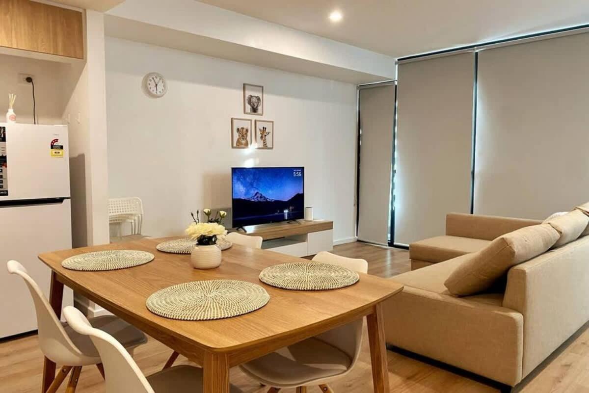 Modern 2br Cbd With Pool-gym-bbq Apartment *
