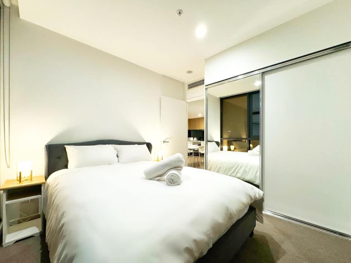 Apartment Urban Sanctuary In West Franklin With Pool & Gym Adelaide