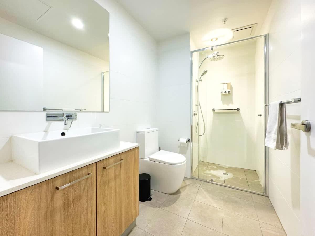 Urban Sanctuary In West Franklin With Pool & Gym * Adelaide