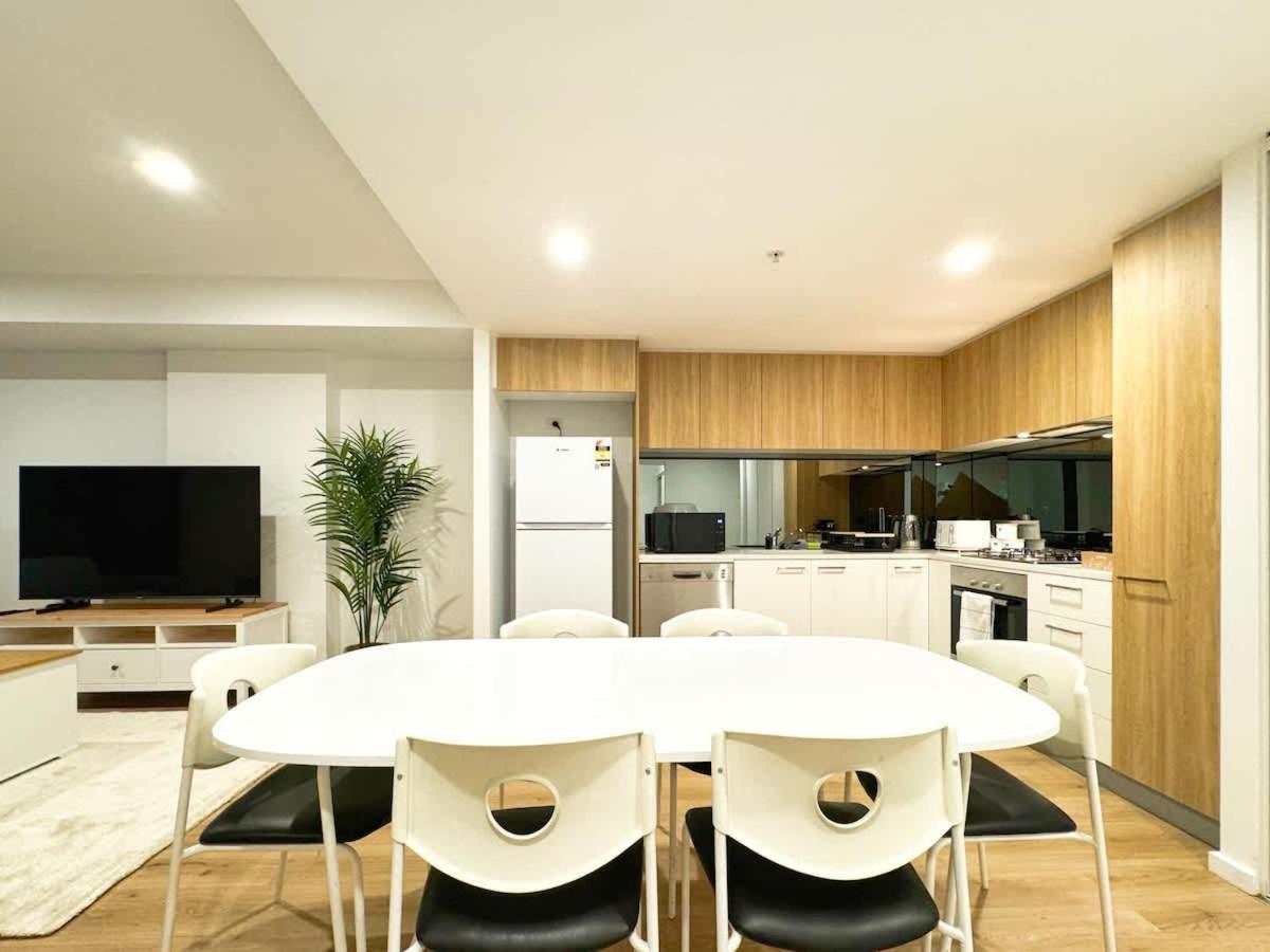Apartment Urban Sanctuary In West Franklin With Pool & Gym *