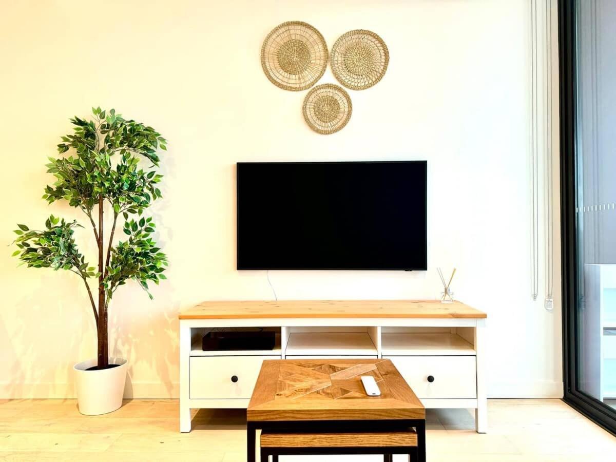 Luxury Living - Beautiful 1br In Rundle Mall *