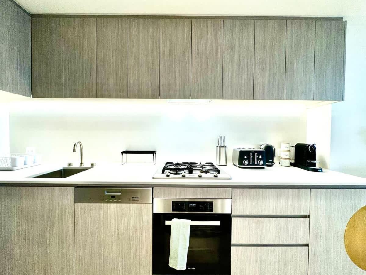 Luxury Living - Beautiful 1br In Rundle Mall Apartment *