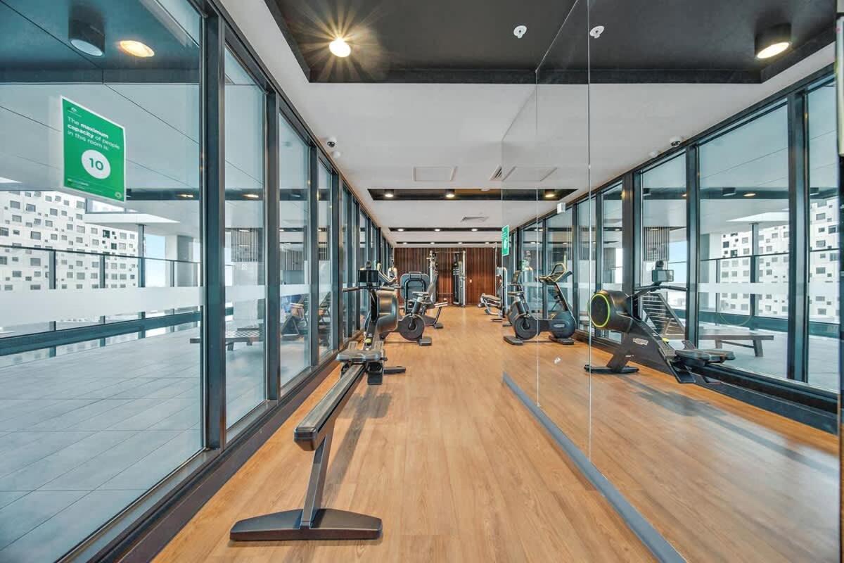 Ultimate Comfort - Modern 3br With Pool And Gym Adelaide